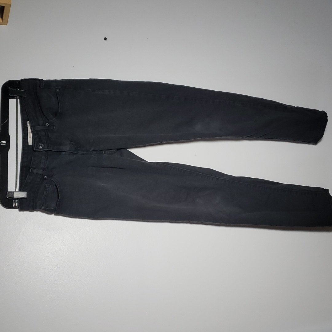 Levis 711